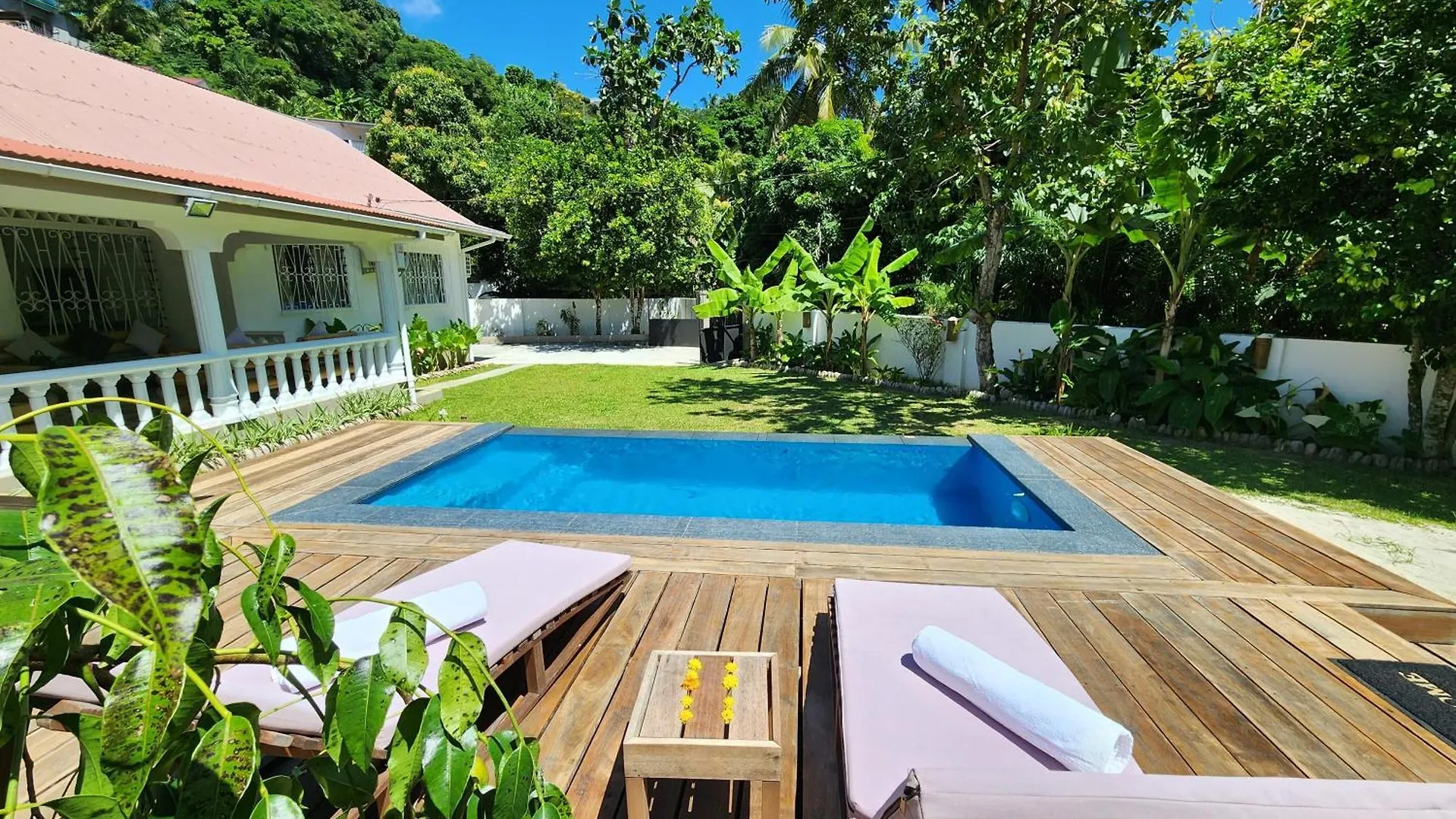 Kaz Memel Villa Beau Vallon