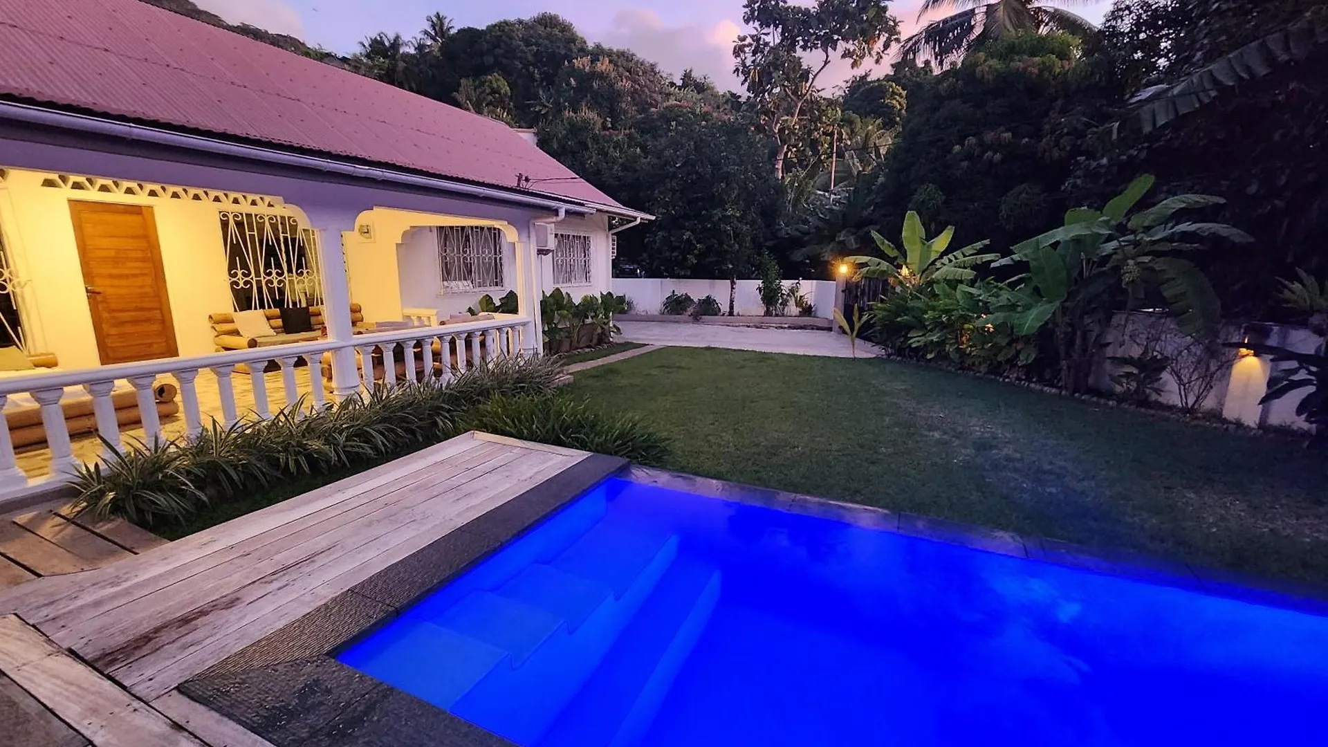 Kaz Memel Villa Beau Vallon